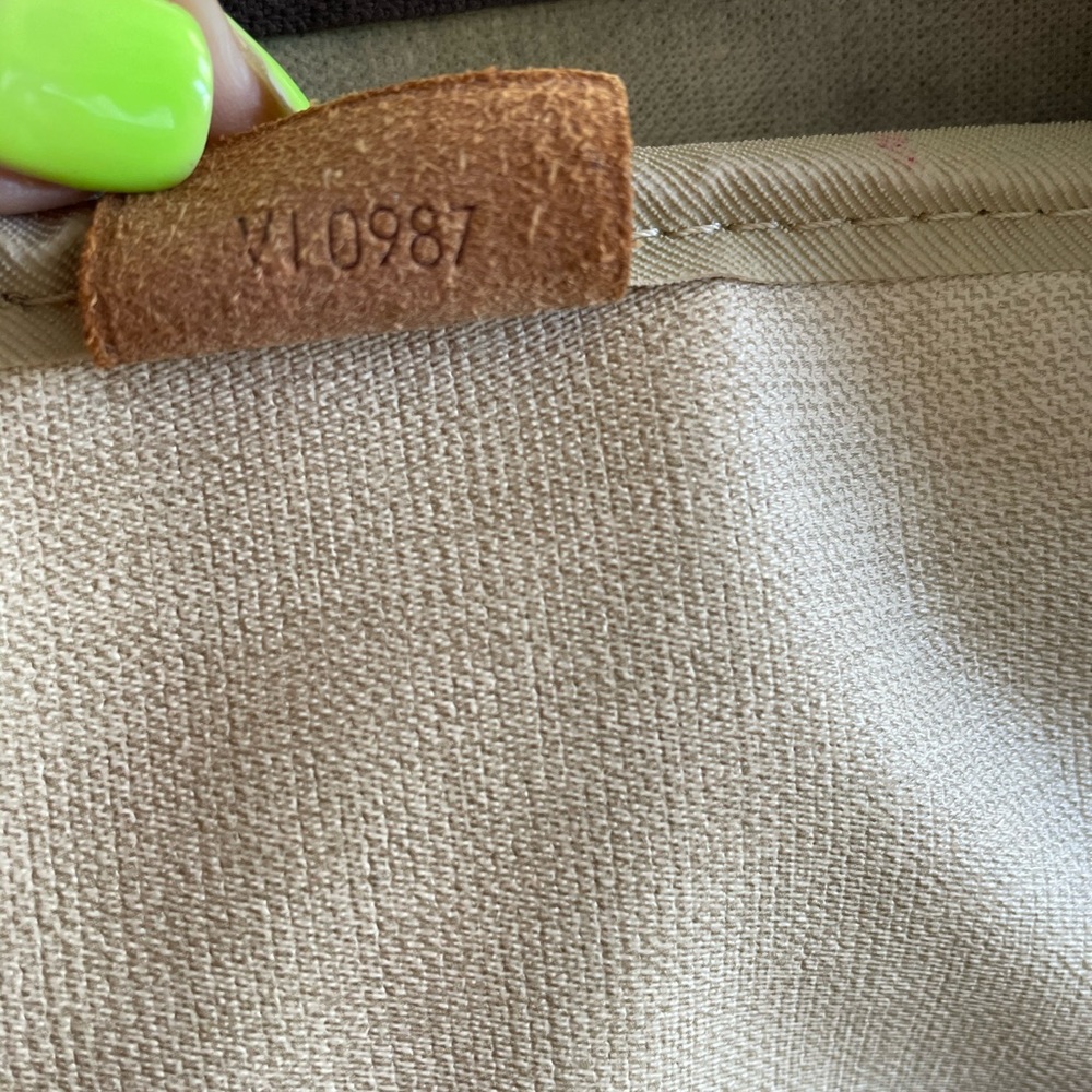 Gorgeous Louis Vuitton Deauville Bag - Picture 12 of 16